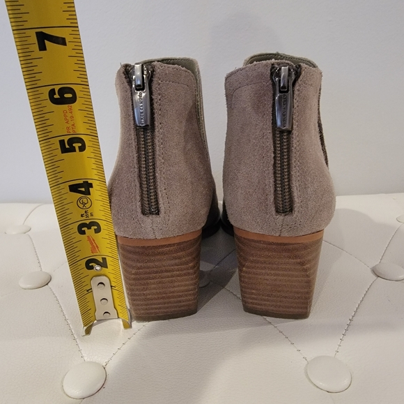 Vince Camuto Doralli Ankle Bootie Boots Womens Size 8.5M - Picture 11 of 11